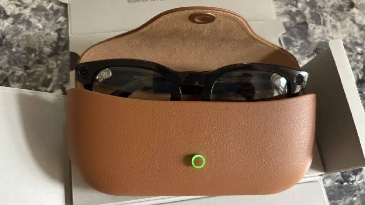 Ray-Ban Meta smart glasses pairing